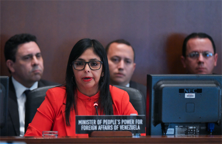 "Venezuela desconoce esa sesión de facto" y "la pretendida resolución", señaló la canciller Delcy Rodríguez Gómez, acusando a "un grupo de gobiernos" de "subvertir y quebrantar el orden interno de la OEA".MANDEL NGAN / AFP