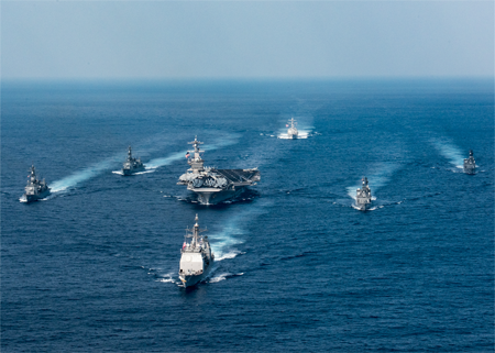 La flota de ataque incluye al supertransportador de aviones USS Carl Vinson, dos destructores de misiles guiados y un crucero de misiles guiados.MCS 3rd Class Matt BROWN / US NAVY / AFP