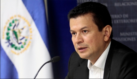 "El Salvador está dispuesto a apoyar todos los esfuerzos de diálogo en los diferentes espacios", dijo Hugo Martínez, especificando que "la actual situación en Venezuela" será el tema "único" de la reunión.