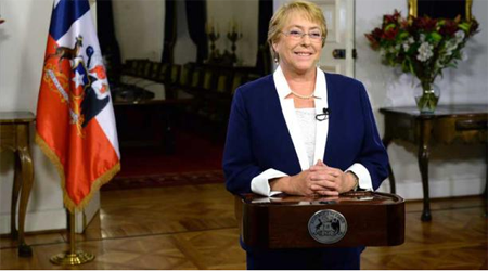 "Es hora de pensar en las familias. Es el momento de pensar en los estudiantes y la oportunidad que tenemos para consolidar la gratuidad", urgió la presidenta Bachelet Bachelet a los parlamentarios