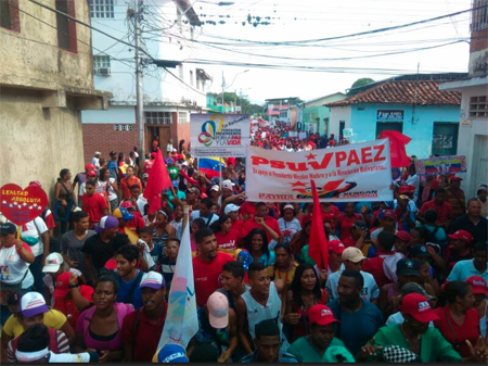 “Hoy nos movilizamos las fuerzas patrióticas, antiimperialista y revolucionarias en apoyo a la lealtad del Comandante Chávez y en respaldo a Maduro”, dijo el alcalde Monterola en la marcha.