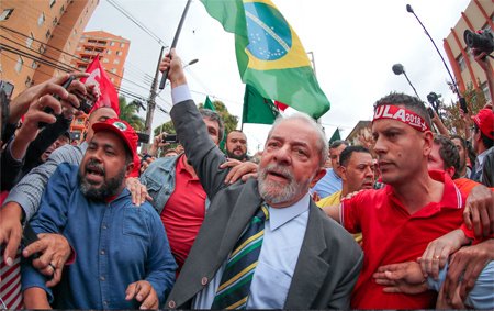 El expediente, conocido como el "apartamento de Guarujá", es una de las cinco acusaciones que hasta el momento pesan contra Lula da Silva por corrupción pasiva, lavado de dinero, tráfico de influencias y obstrucción a la justicia.RICARDO STUCKERT * INSTITUTO LULA / AFP