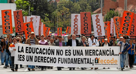 Para celebrar su día, los educadores colombianos convocaron movilizaciones este lunes en varias ciudades del país