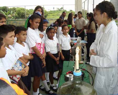 Estudiantes de varios liceos participaron en este Festival de Ciencia