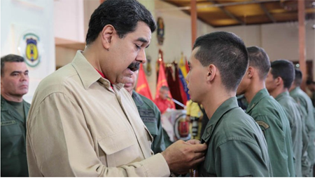 "La oposición grita 'Maduro asesino' pero yo estoy tranquilo de conciencia", dijo el presidente Nicolás Maduro en el acto de condecoración de militares.PRENSA PRESIDENCIAL