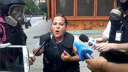 La periodista Mary Trini Mena denunció que la Policía Nacional Bolivariana robó sus pertenencias y las de su equipo de prensa