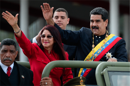 El presidente Nicolás Maduro en compañía de la primera dama Cilia Flores, cuando llegaban al Paseo Los Próceres.AFP / FEDERICO PARRA