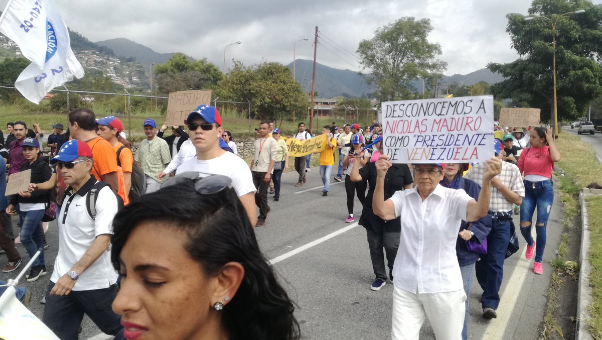 En Caracas se registran cacerolazos por las zonas de la Av. Panteón