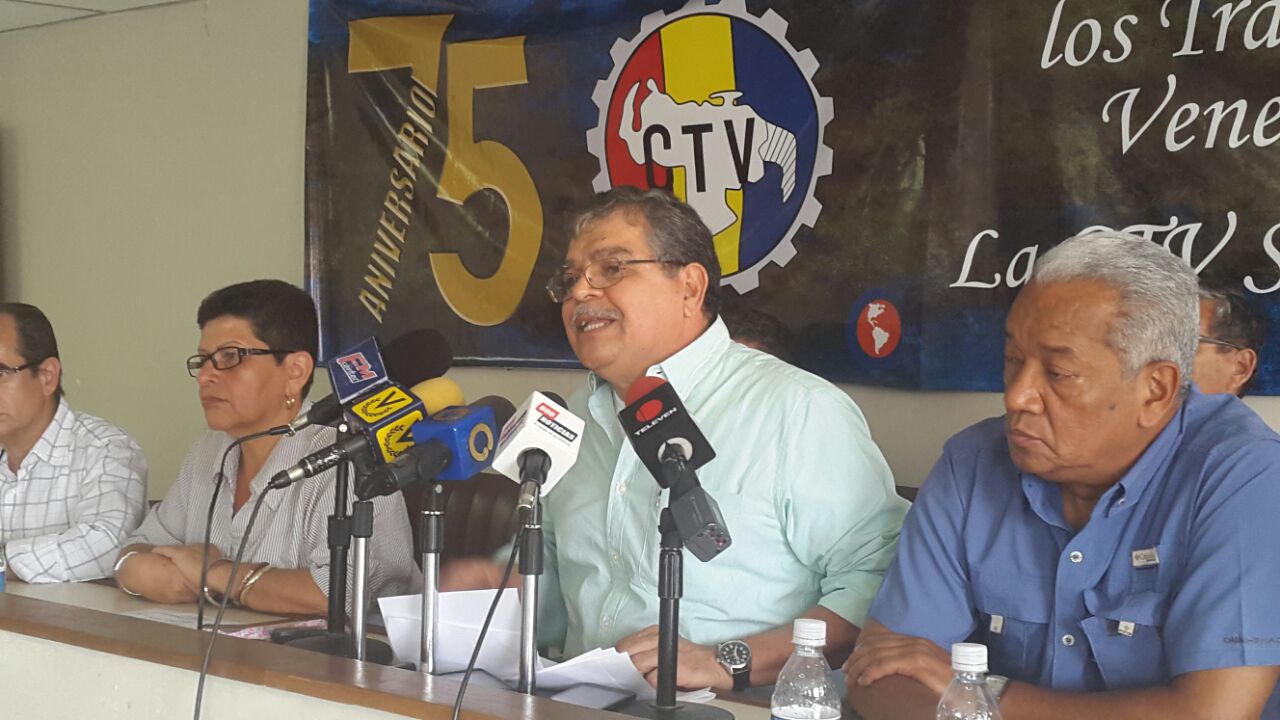 “Tenemos que organizarnos para después del 10 de enero, ante un gobierno inescrupuloso, para retomar la democracia en Venezuela”, aseguró Elías Torres.
