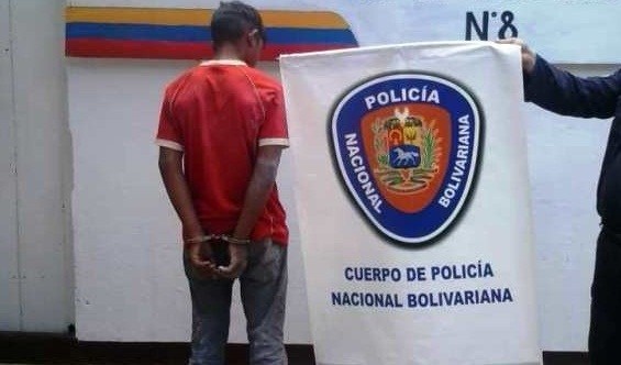 El joven fue detenido por funcionarios de la PNB luego de cometer las violaciones a sus parientes.