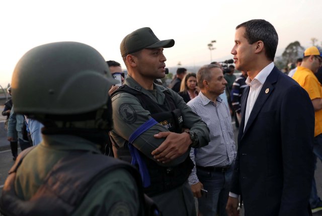 Venezuelan opposition leader Juan Guaido, who many nations have recognised as the country's rightful interim ruler, speaks with a military member near the Generalisimo Francisco de Miranda Airbase "La Carlota", in Caracas, Venezuela April 30, 2019. REUTERS/Manaure Quintero NO RESALES. NO ARCHIVES