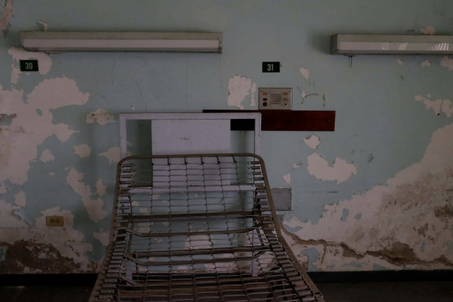 A dilapidated room is seen at the Jose Gregorio Hernandez hospital in the slum of Catia in Caracas, Venezuela November 20, 2018. Picture taken November 20, 2018. REUTERS/Marco Bello