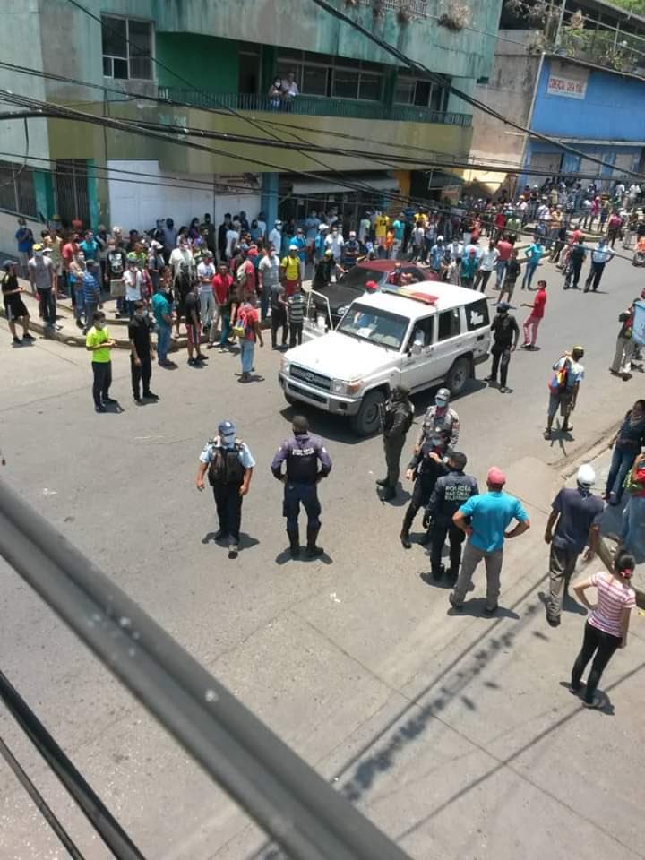 La gente se lanzó a la calle a reclamar por comida