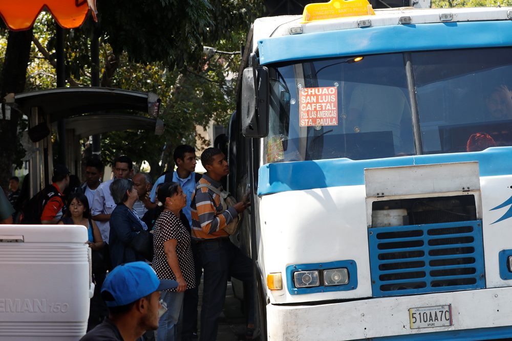 Los conductores dicen que con 40 litros de gasolina a la semana es poco lo que pueden hacer