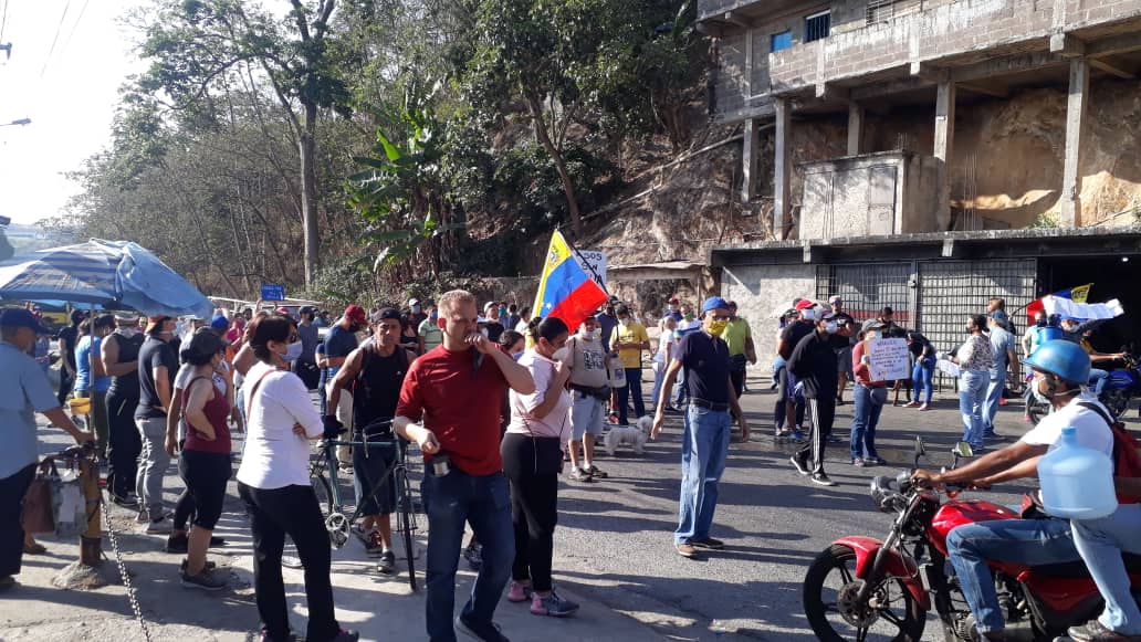 Los habitantes del municipio Sucre regresaron a las calles este lunes para protestar por la falta de agua