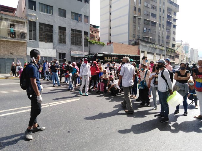 Los pacientes cerraron la avenida San Martín