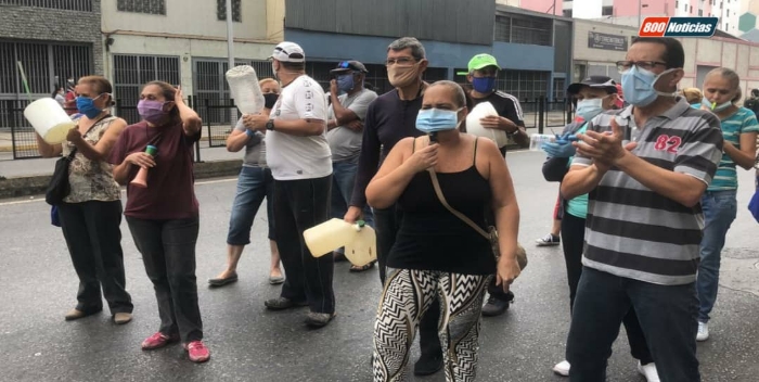 Los vecinos de San Martín salieron a protestar con sus tapabocas