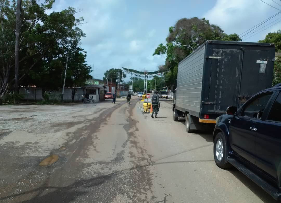 Las autoridades locales cerraron las arterias viales en los seis municipios de Valles del Tuy