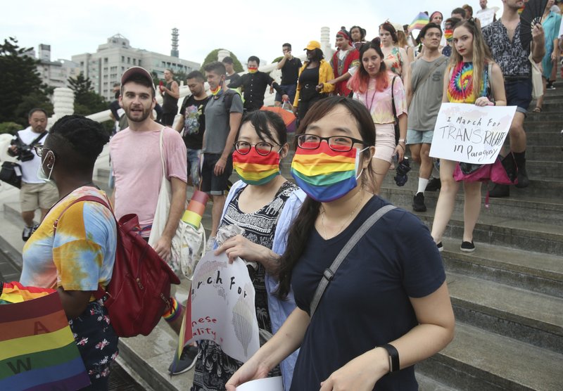 En varias partes del mundo, como en Taiwán (en la gráfica), se celebraron desfiles por el orgullo gay