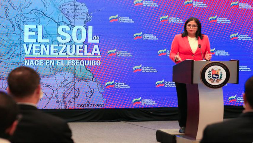 Venezuela, dijo la vicepresidenta, presentó 21 propuestas para la negociación por el territorio Esequibo. “Nos mantenemos firmes por un solo camino, el respeto a la legalidad”, expresó.