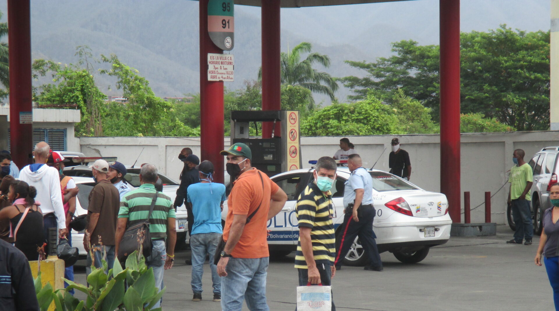 La bomba conocida como Texaco, ubicada en la avenida Villa Heroica de la ciudad de Guatire, atiende carros particulares, transportistas, motorizados y mototaxistas