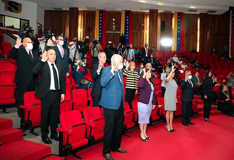 En el acto de juramentación de los nuevos rectores del CNE, se efectuó en el Auditorio Principal del TSJ, bajo la presidencia del magistrado Maikel Moreno