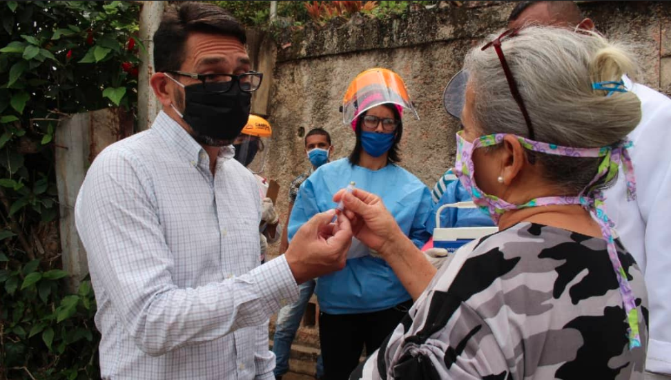 El objetivo de dicha actividad es atender en Carrizal los casos de salud comunitario. Nancy Torrealba, vecina del sector, agradeció a la autoridad local por la atención brindada
CORTESIA / PRENSA CARRIZAL