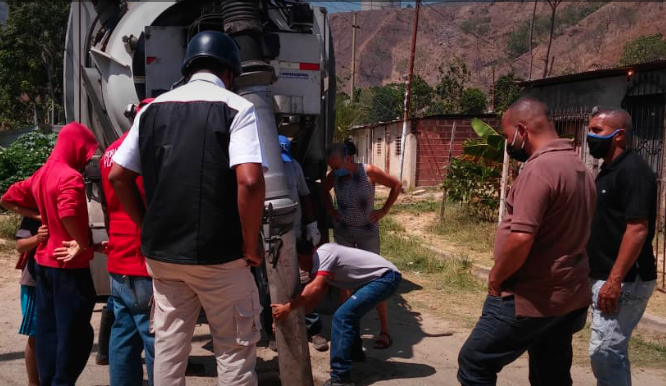 Trabajos de mantenimiento en redes de aguas servidas se ejecutan en Terrazas de El Rodeo, en Guatire