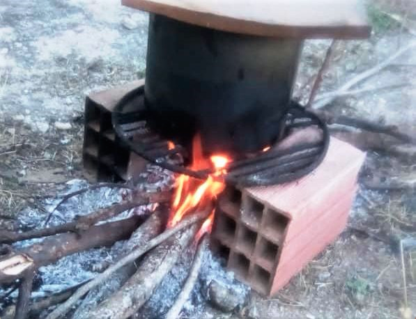 Cocinar con leña se ha convertido en una práctica común en los Valles del Tuy, debido a la falta de gas