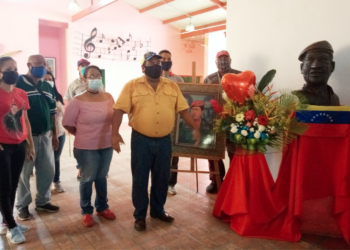 La celebración comenzó en el Complejo Cultural “San Benito” con la inauguración de la galería conformada por imágenes del Chávez