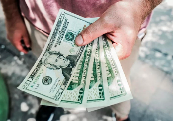 Asdrúbal Oliveros: “ En Venezuela es mucho más fácil conseguir dólares que bolívares, a excepción de los billetes de baja denominación”.