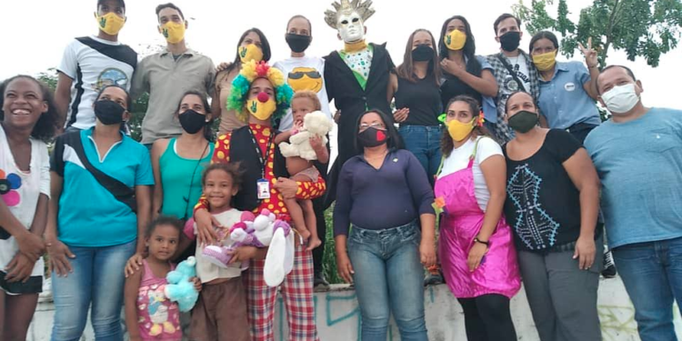 Un nutrido grupo de jóvenes salieron desde la 12 del mediodía hasta las 6 de la tarde para llevar alegría a niños zamoranos