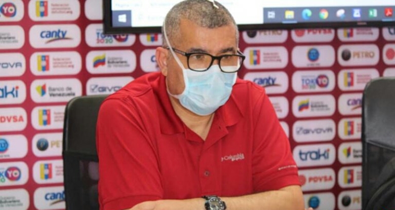 El médico Javier Peralta, de Comisión Médica de la Federación Venezolana de Fútbol (FVF).