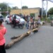 Las familias obstaculizaron el paso con troncos pidiendo la entrega de los alimentos