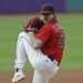 Mike Clevinger refuerza la rotación abridora de los Padres de San Diego