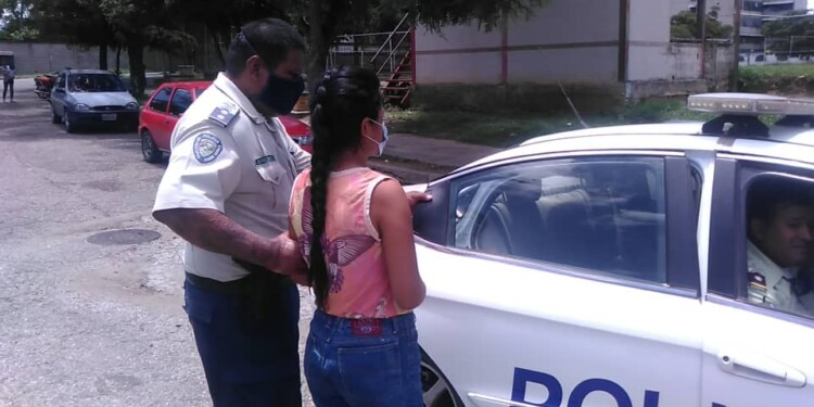 Funcionarios de la Policía Municipal de Lander arrestaron a la mujer  