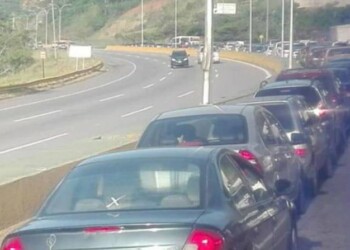 Un gran congestionamiento vial para subir ayer a Caracas