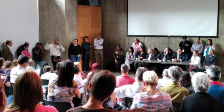 Aspecto del acto de creación comité afectados por tarifas del aseo urbano en Chacao estado Miranda