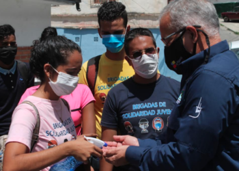 El alcalde de Guarenas, Luis Figueroa participó en las diversas jornadas con las Brigadas de Solidaridad JuvenilCORTESIA / PRENSA AMP