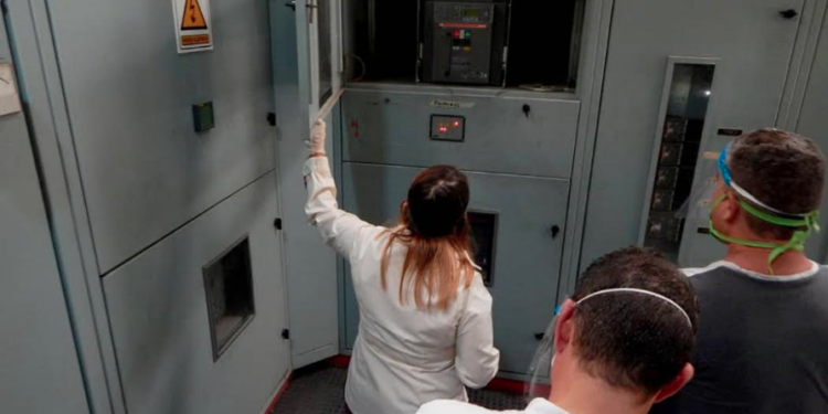 Wisely Álvarez: “Este  sistema alternativo abarca la reparación y mantenimiento de las plantas eléctricas 1 y 2 de la subestación del HVS”.CORTESIA / PRENSA GOBERNACION