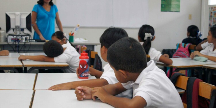 Muchos docentes no creen viable la posibilidad de un regreso a clases con el mismo sueldo del año pasado