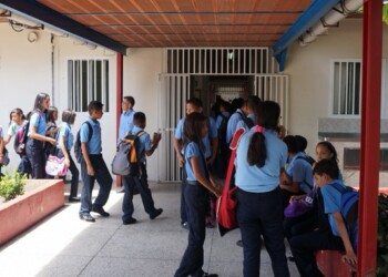 Fenasopadres pide reconsiderar la aplicación del sistema 7+7 en las escuelas