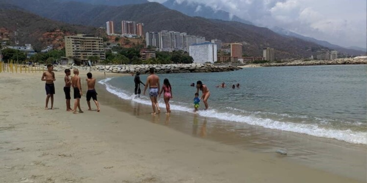 Algunos siguen yendo a la playa, sin pararle a la cuarentena
FOTO CRÓNICA.UNO