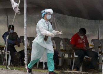 Los trabajadores de la salud venezolanos reclaman constantemente insumos para combatir el covid-19