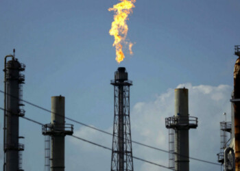 Las refinerías no terminan de resolver el problema de la gasolina en Venezuela