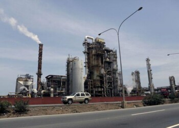 La refinería mantiene su actividad