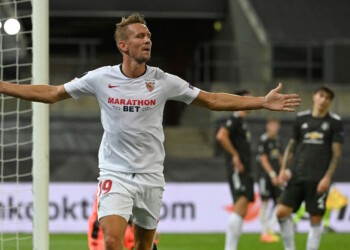 El holandés Luuk de Jong completó la remontada del conjunto español a doce del final