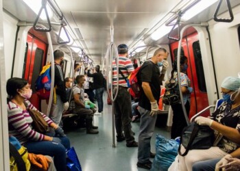 La ONG Metro Comunidad alerta por la aglomeración de personas en el Metro de Caracas