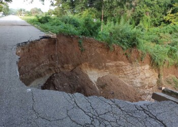 Conductores en riesgo de caer al vacío hacen un llamado a las autoridades