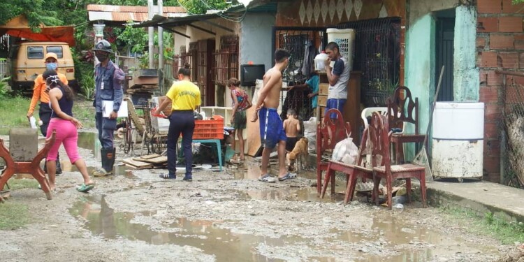 Vecinos perdieron parte de sus enseres en la parroquia Santa Bárbara